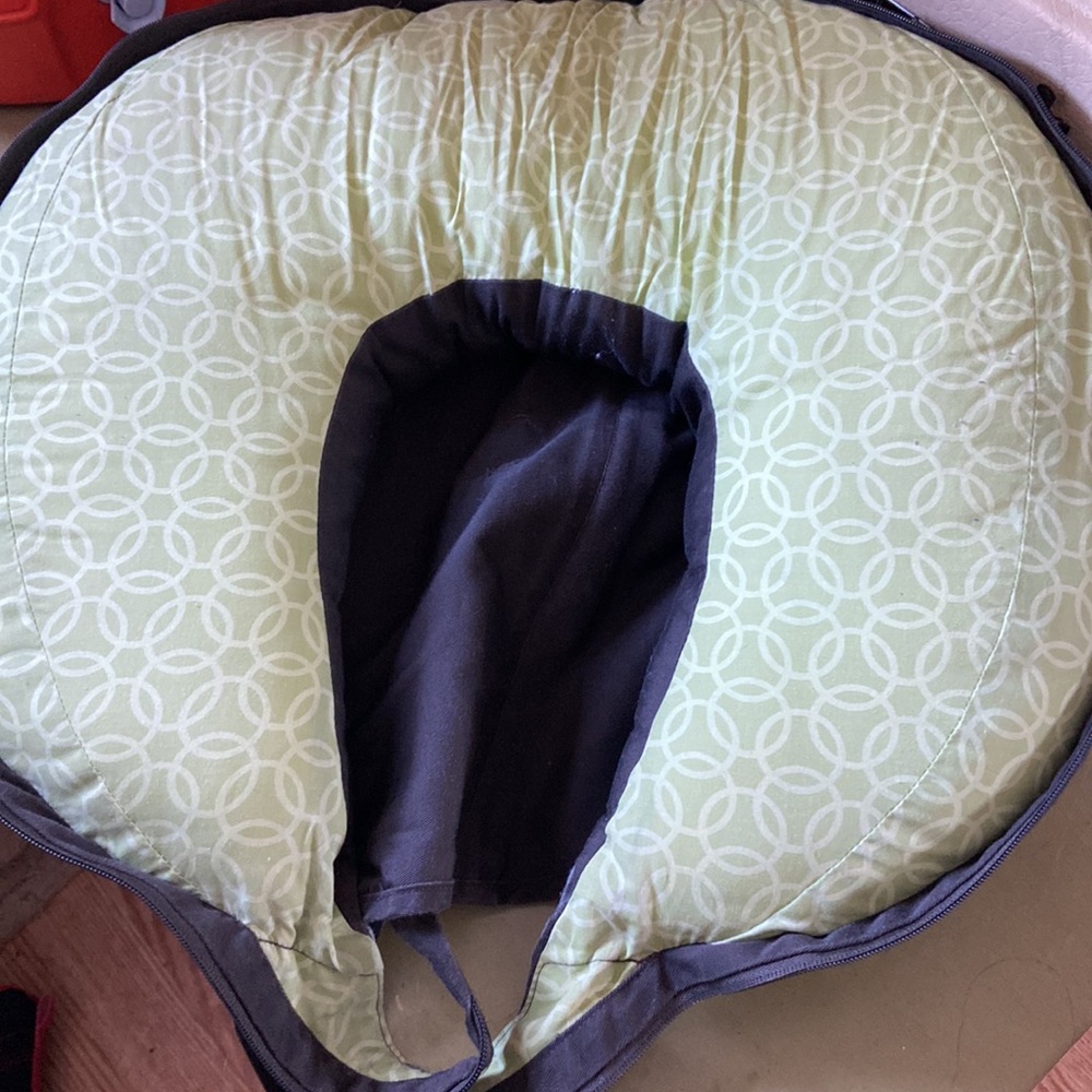 Travel Boppy Pillow color Green
